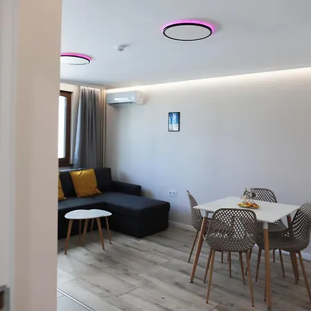 Azur - Self Check-in * בורגאס