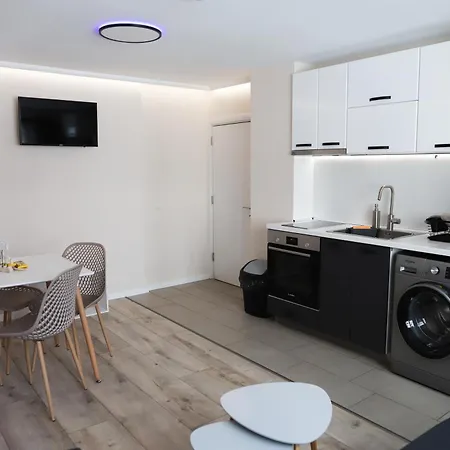 Azur - Self Check-in בורגאס